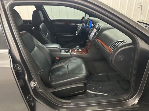 Used 2014 Chrysler 300 image 36