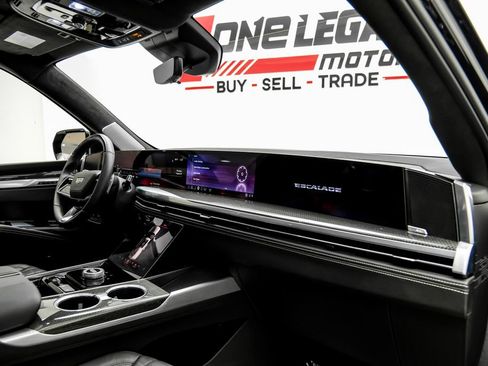 Used 2025 Cadillac Escalade V AWD/4WD image 16