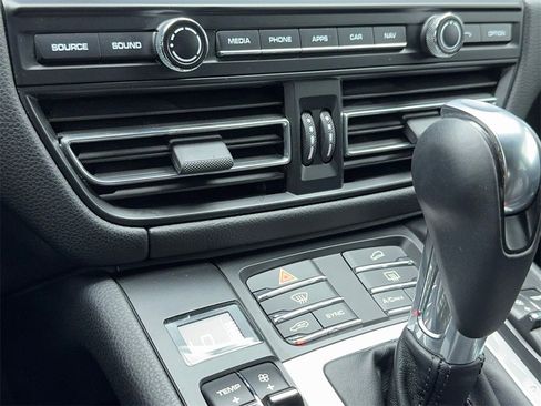 Used 2021 Porsche Macan S image 31