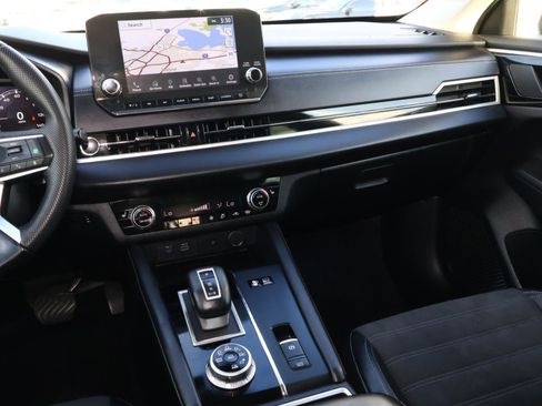 Used 2023 Mitsubishi Outlander SE image 10