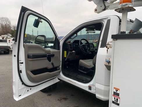 Used 2017 Ford F550 4x4 Regular Cab Super Duty image 7