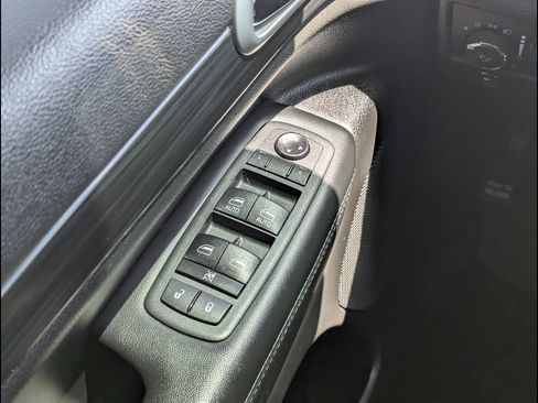 Used 2019 Jeep Grand Cherokee Altitude AWD/4WD image 28