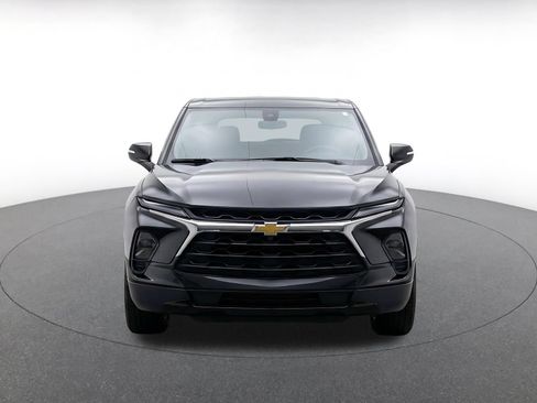 Used 2025 Chevrolet Blazer LT FWD image 2