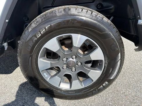 Used 2022 Jeep Wrangler Unlimited Sahara w/ Cold Weather Group AWD/4WD image 24