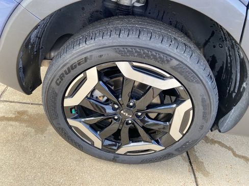 Used 2025 Kia Telluride S image 31