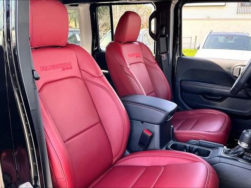 Used 2024 Jeep Wrangler Unlimited Rubicon 392 image 30