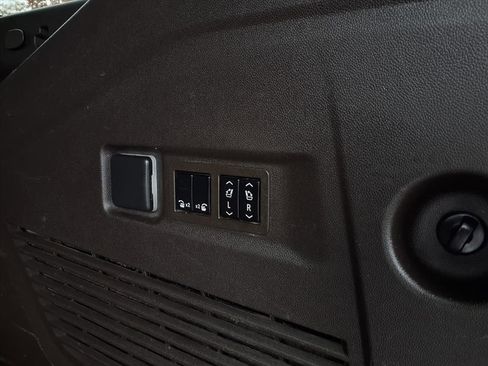 Used 2022 GMC Yukon XL Denali image 28