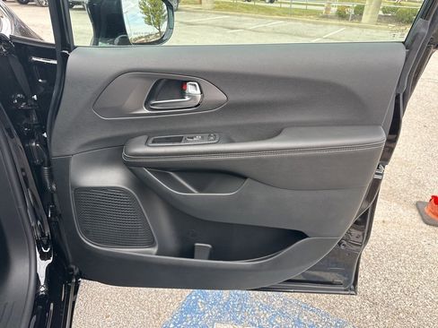 New 2026 Chrysler Pacifica Select image 53
