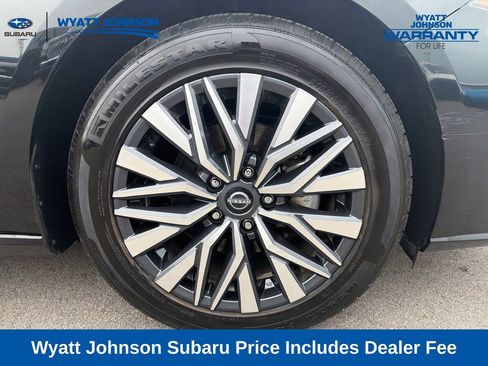 Used 2024 Nissan Altima 2.5 SV FWD image 12