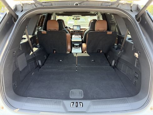 Used 2021 Lincoln Aviator Grand Touring w/ Equipment Group 302A AWD/4WD image 36