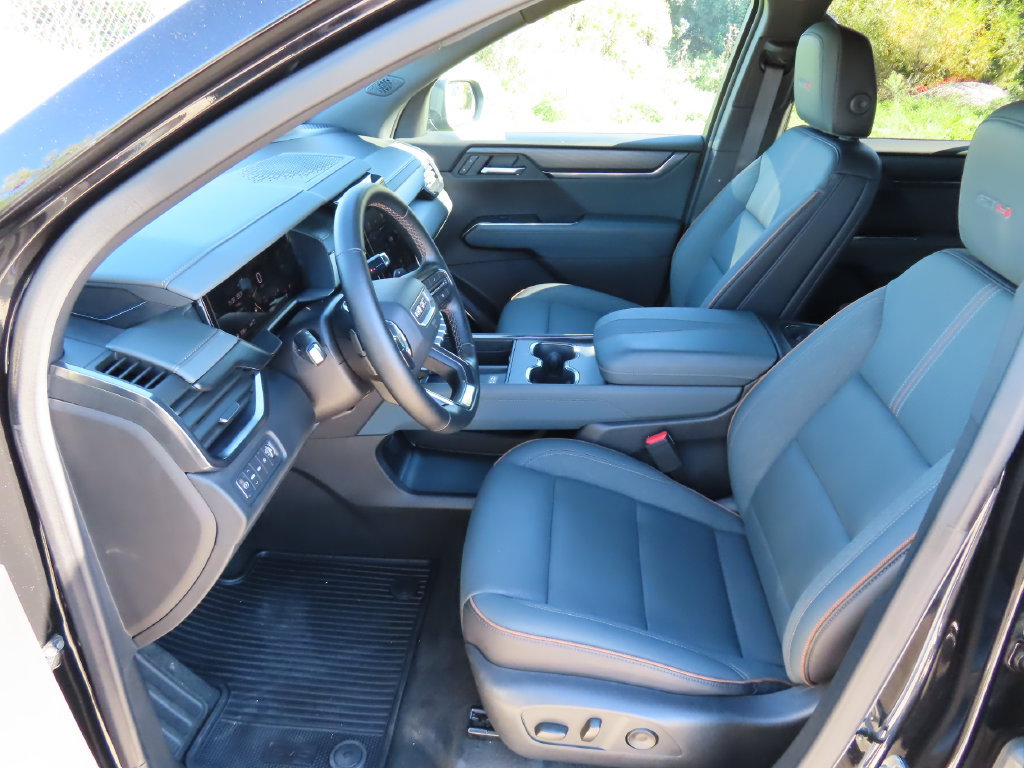 Used 2025 GMC Acadia AT4 w/ Luxury Package AWD/4WD image 25