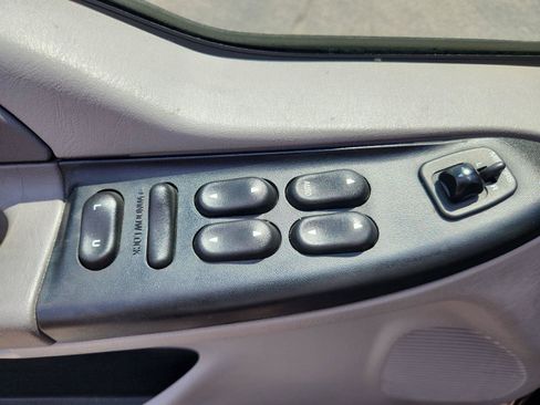 Used 2000 Ford F350 XLT AWD/4WD image 17