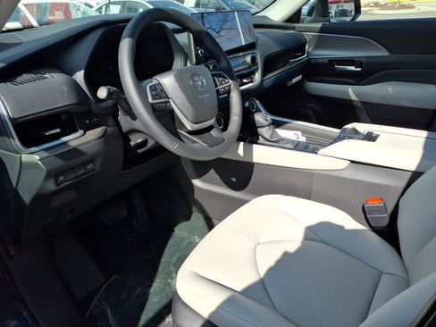 Used 2026 Toyota Grand Highlander AWD image 9