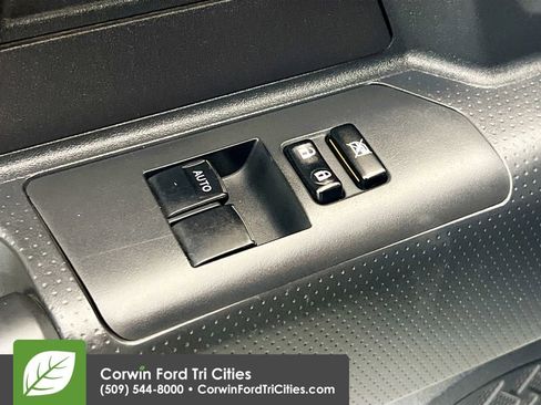 Used 2014 Toyota FJ Cruiser 4WD image 12