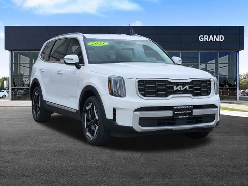 Certified 2024 Kia Telluride S w/ S Sunroof Package AWD/4WD image 3