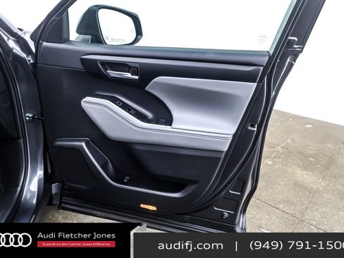 Used 2025 Toyota Highlander XLE image 25