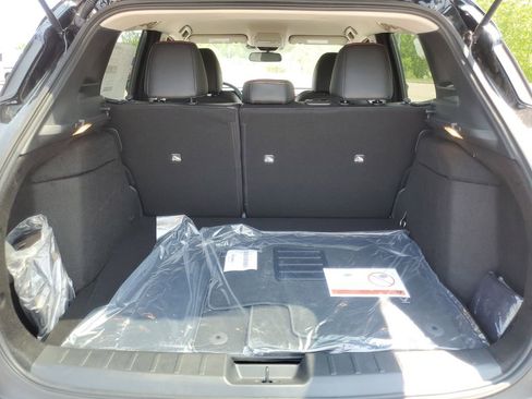 New 2025 Nissan Kicks SR image 8