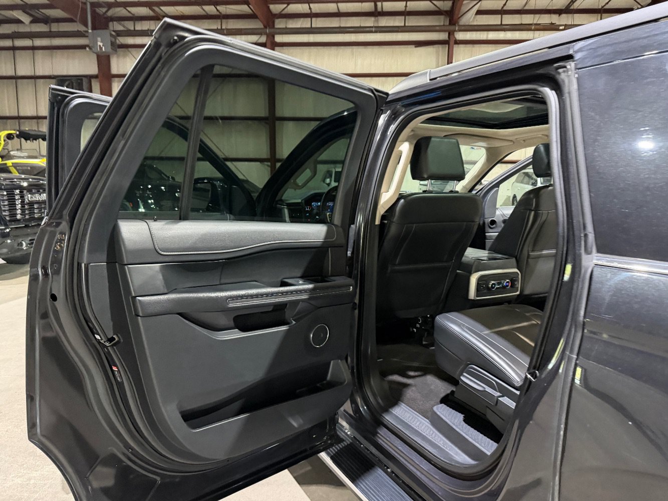 Used 2023 Ford Expedition Max XLT AWD/4WD image 16