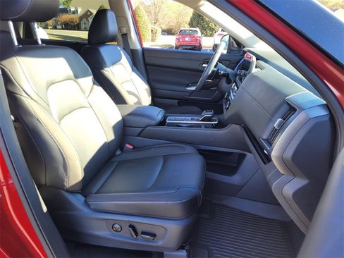 Used 2025 Nissan Pathfinder SL image 15