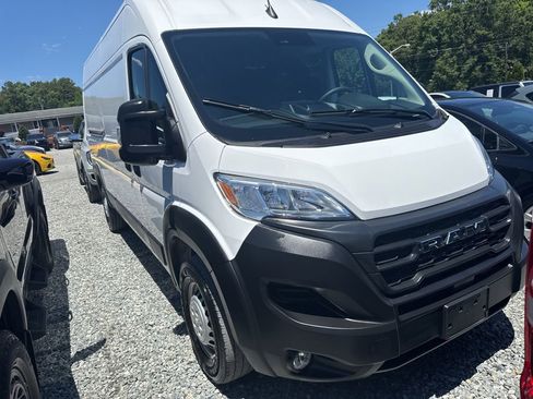 Used 2026 RAM ProMaster 2500 w/ Convenience Group FWD image 2