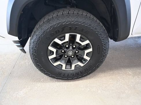 Used 2023 Toyota Tacoma TRD Off-Road w/ Technology Package AWD/4WD image 27