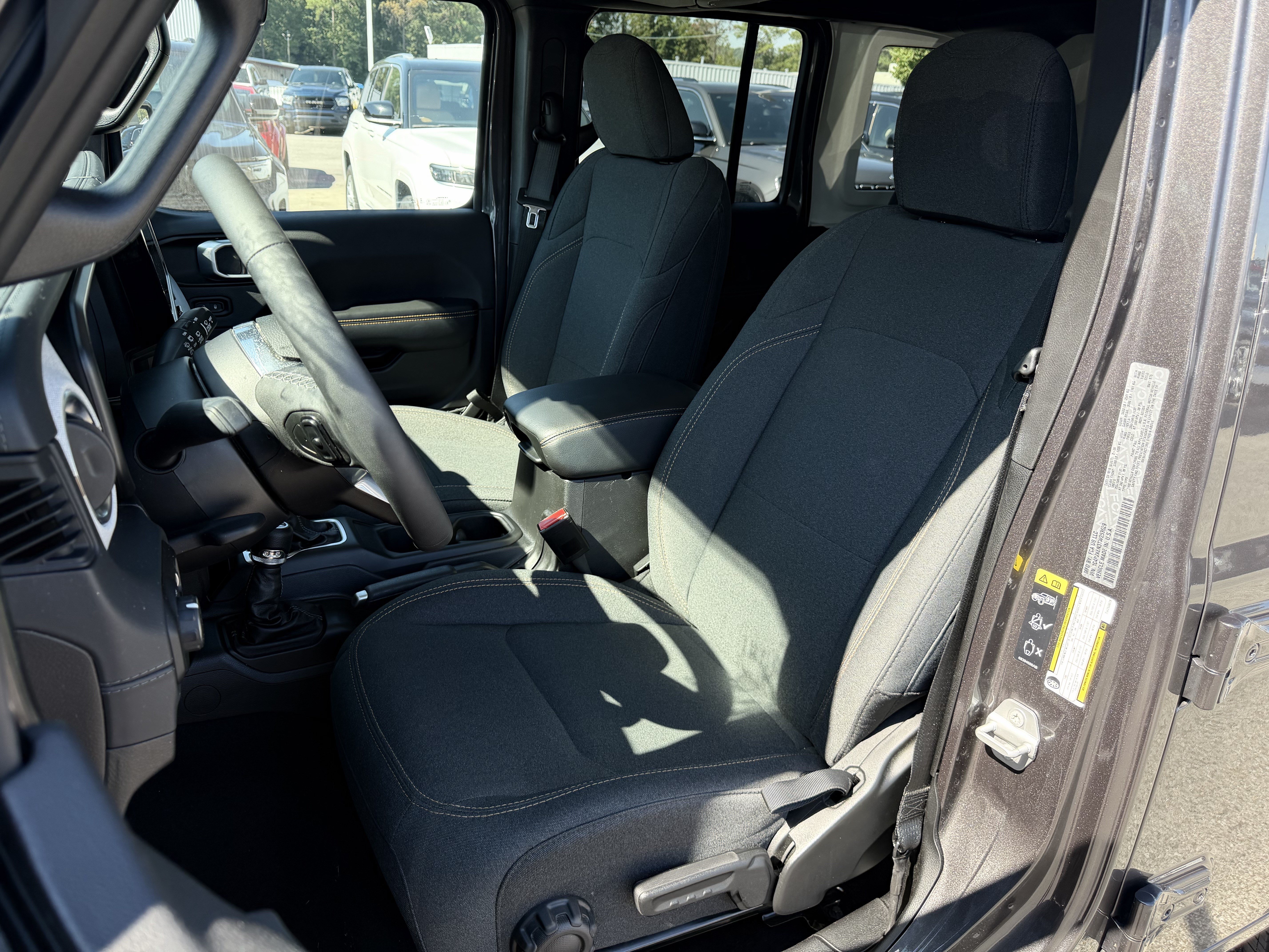 Used 2026 Jeep Wrangler Unlimited Sahara AWD/4WD image 12