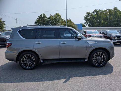 Used 2022 Nissan Armada Platinum w/ Captain's Chairs Package RWD image 2