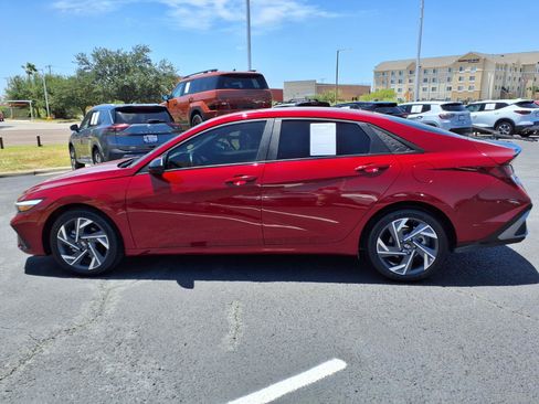 Certified 2025 Hyundai Elantra Sport FWD image 4