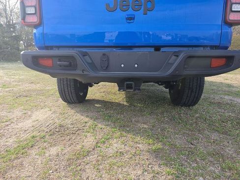 Used 2023 Jeep Gladiator Overland image 11