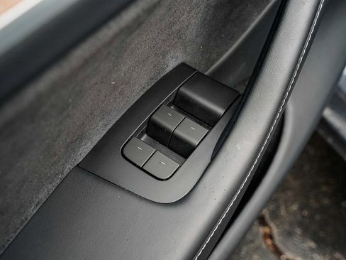 Used 2023 Tesla Model Y Long Range image 10