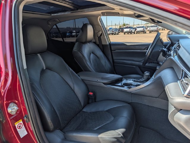 Used 2018 Toyota Camry XSE FWD image 25