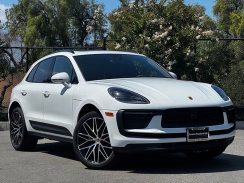Used 2026 Porsche Macan AWD/4WD image 12