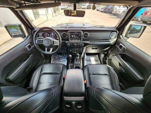 Used 2019 Jeep Wrangler Unlimited Sahara AWD/4WD image 18