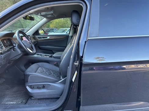 Used 2024 Volkswagen Atlas SE image 11