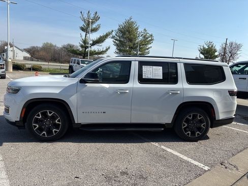 Used 2023 Jeep Wagoneer Series III w/ Preferred Equipment Group image 17