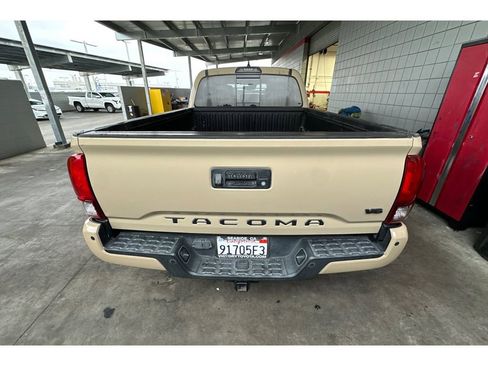 Used 2018 Toyota Tacoma TRD Sport w/ TRD Premium Sport Package image 4