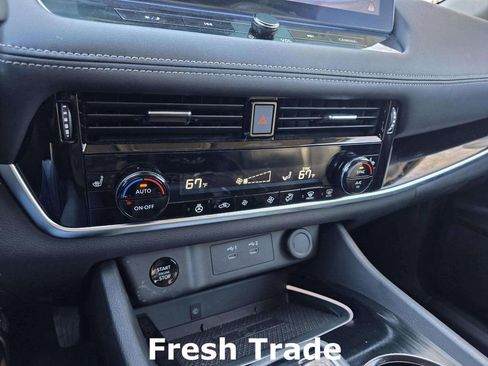 Used 2025 Nissan Rogue SL image 16