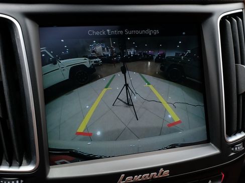 Used 2020 Maserati Levante image 21