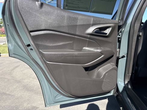 Used 2025 Chevrolet Trax LT FWD image 26
