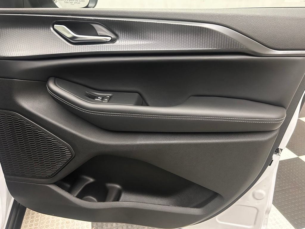 New 2027 Jeep Grand Cherokee Laredo X AWD/4WD image 14
