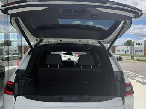 Used 2024 BMW X7 xDrive40i w/ M Sport Package AWD/4WD image 57