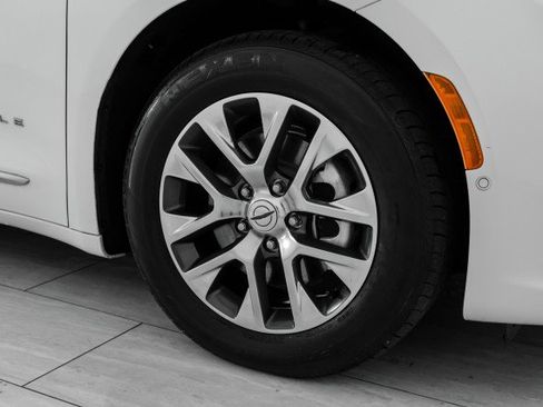 Used 2023 Chrysler Pacifica Pinnacle image 47