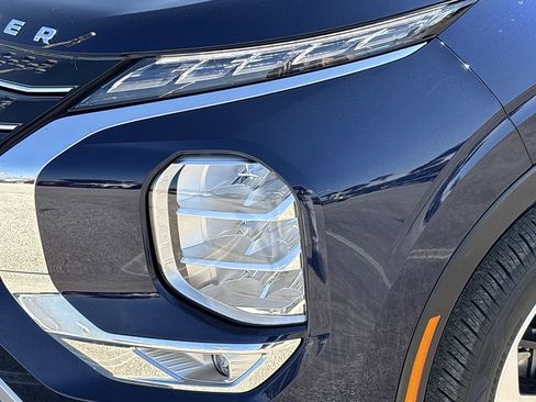 Used 2024 Mitsubishi Outlander SE image 6