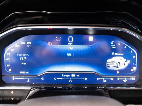 Used 2023 Chevrolet Silverado 1500 High Country w/ Technology Package image 5