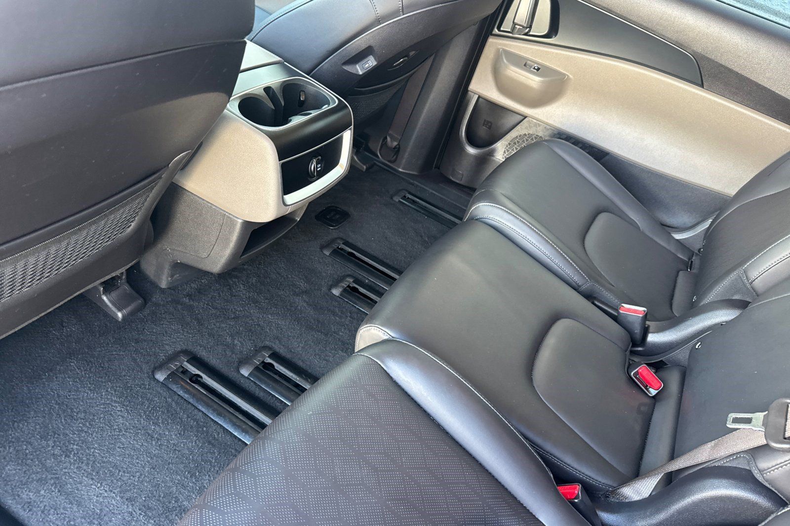 Used 2026 Kia Carnival FWD image 29