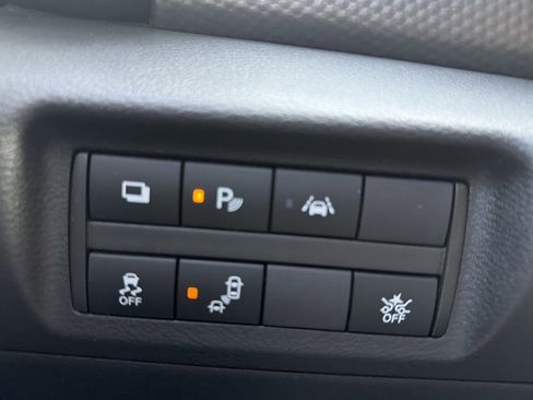 Used 2020 Nissan Kicks S image 32