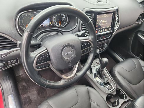Used 2019 Jeep Cherokee Limited FWD image 10
