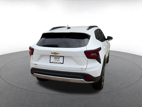 Used 2025 Chevrolet Trax LT FWD image 14