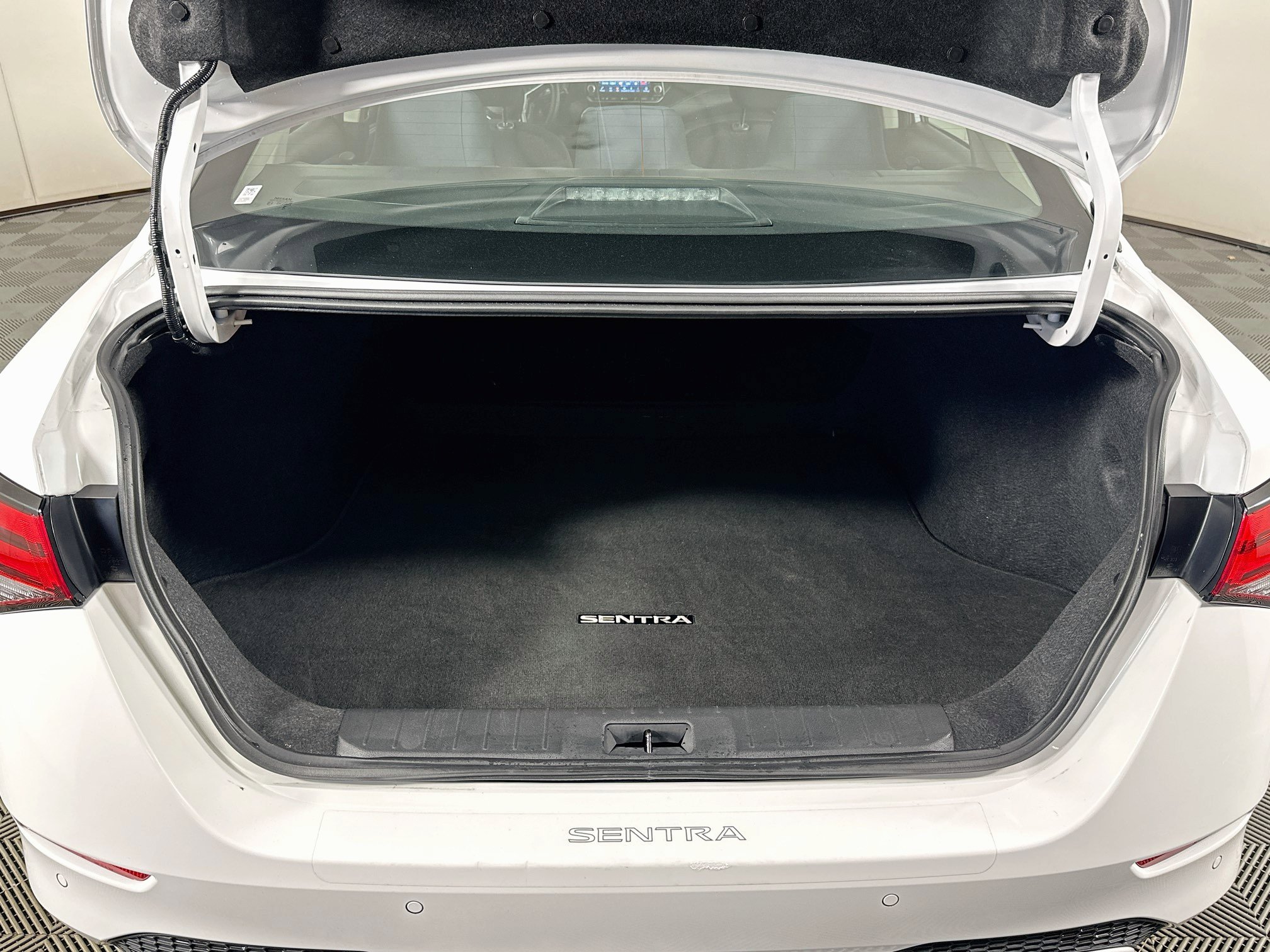 Used 2025 Nissan Sentra SV FWD image 27