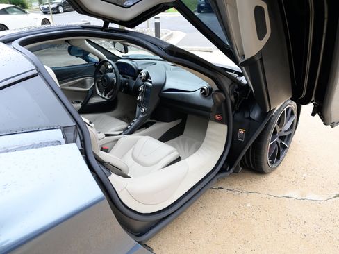 Used 2018 McLaren 720S Luxury RWD image 35